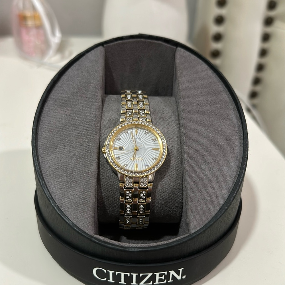 Watch - Picture 1 of 3